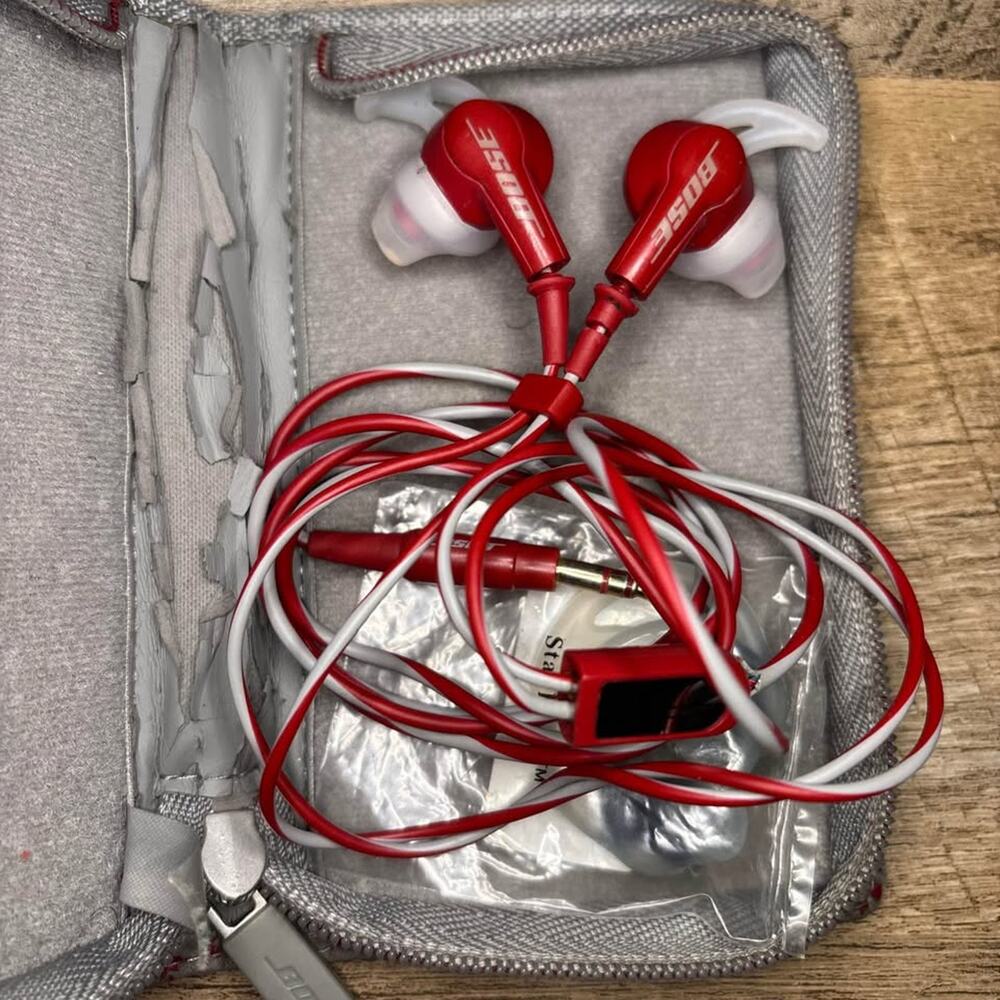 Bose SoundTrue In-Ear Headphones, Cranberry - FOR PARTS OR REPAIR